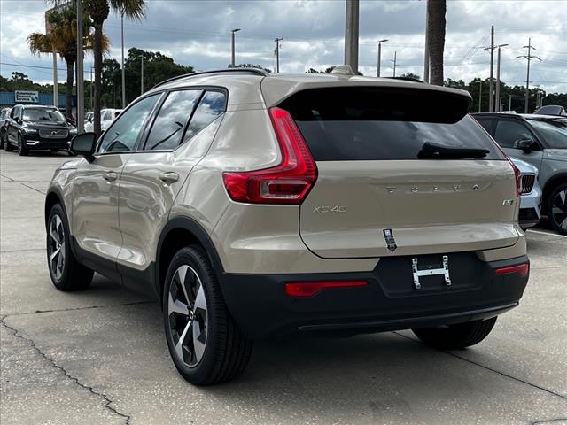 2025 Volvo XC40 B5 Plus Dark Theme
