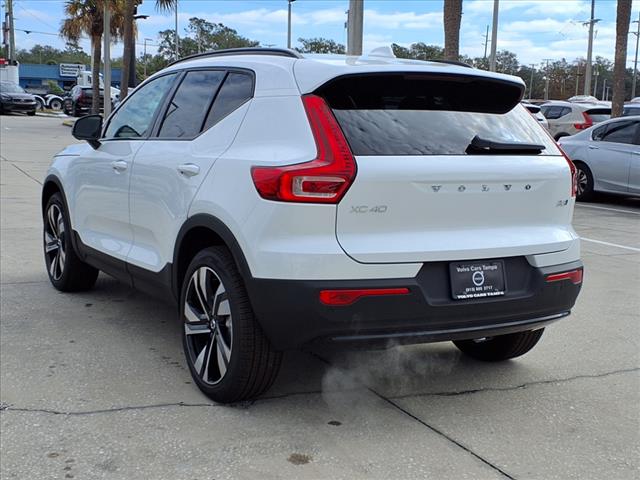 2025 Volvo XC40 B5 Plus Dark Theme