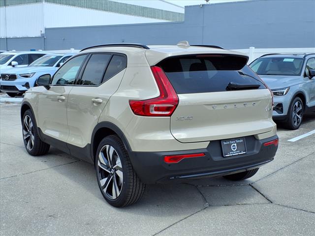 2025 Volvo XC40 B5 Plus Dark Theme