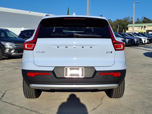 2025 Volvo XC40 B5 Plus Bright Theme
