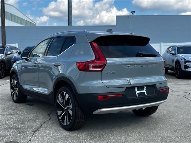 2025 Volvo XC40 B5 Plus Bright Theme