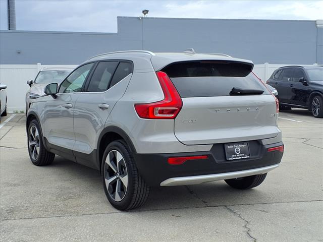 2025 Volvo XC40 B5 Plus Bright Theme