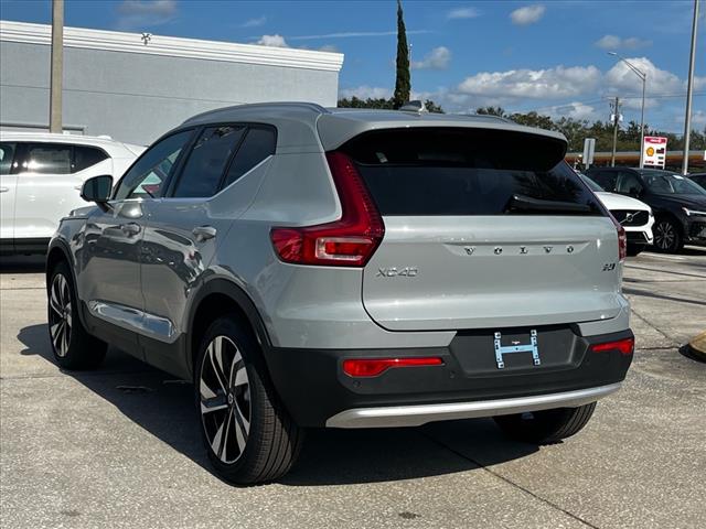 2025 Volvo XC40 B5 Ultra Bright Theme