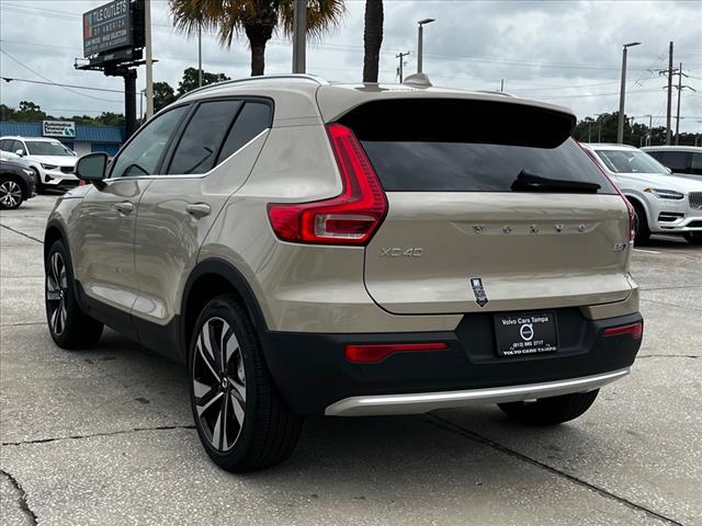 2025 Volvo XC40 B5 Ultra Bright Theme