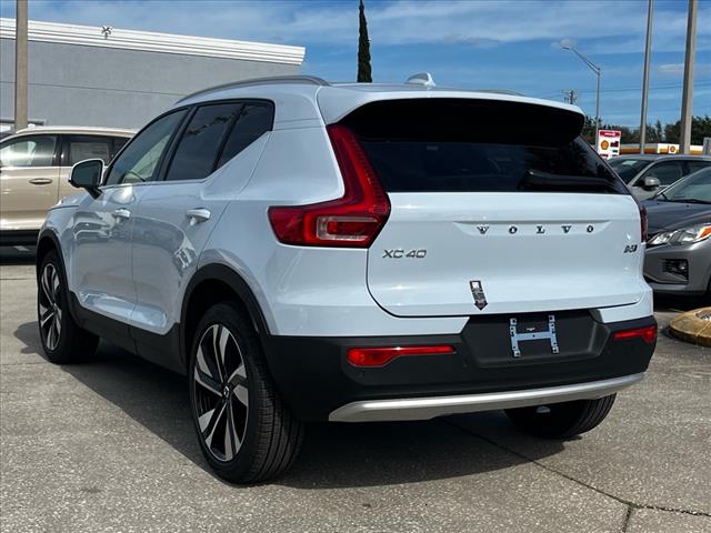 2025 Volvo XC40 B5 Ultra Bright Theme