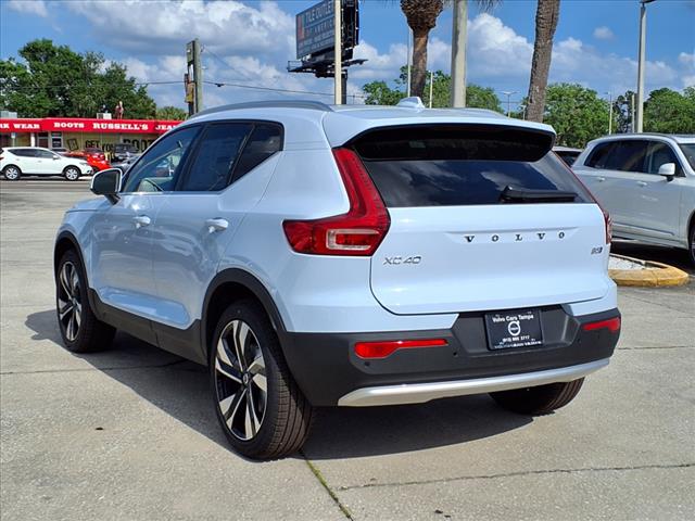 2025 Volvo XC40 B5 Ultra Bright Theme