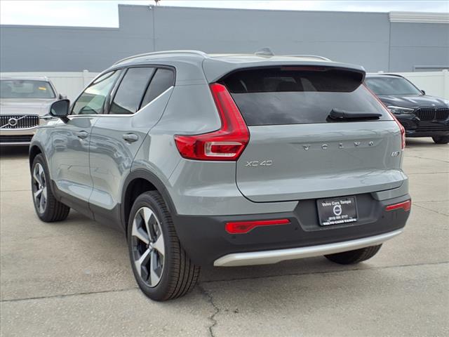 2025 Volvo XC40 B5 Core Bright Theme