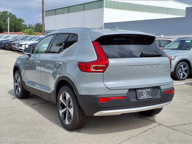 2025 Volvo XC40 B5 Core Bright Theme