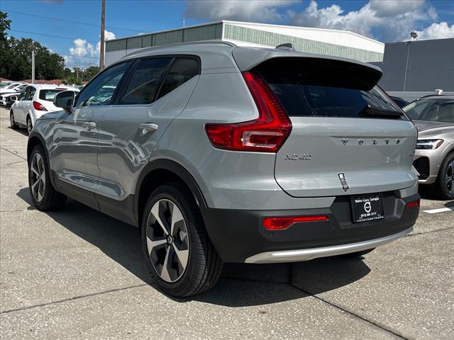 2025 Volvo XC40 B5 Core Bright Theme