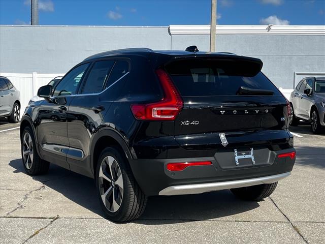 2025 Volvo XC40 B5 Core Bright Theme