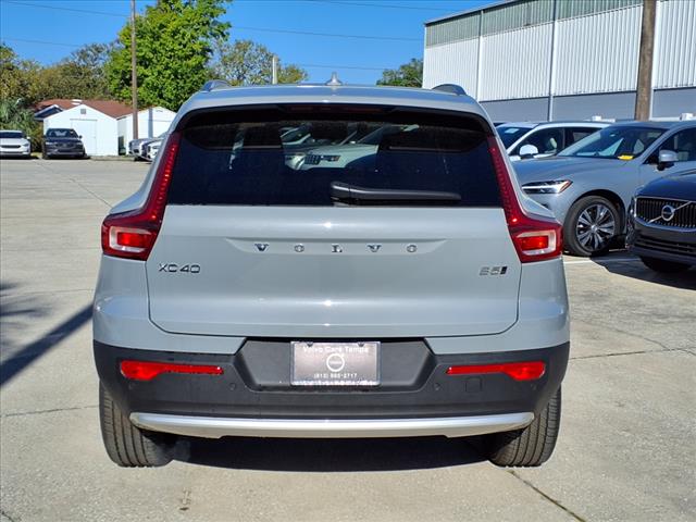 2025 Volvo XC40 B5 Core Bright Theme