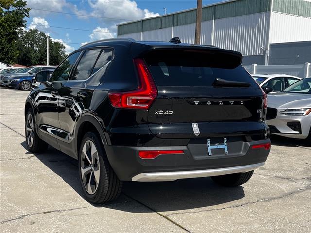 2025 Volvo XC40 B5 Core Bright Theme