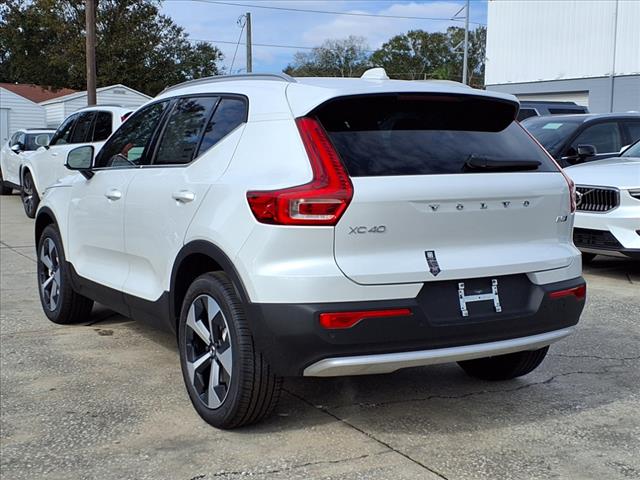 2025 Volvo XC40 B5 Core Bright Theme