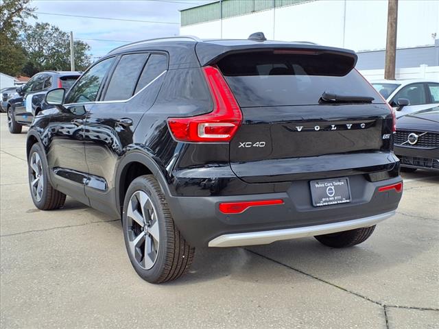 2025 Volvo XC40 B5 Core Bright Theme