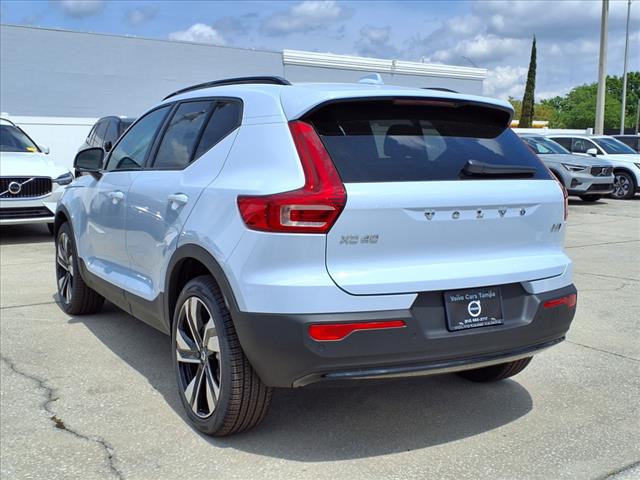 2025 Volvo XC40 B5 Ultra Dark Theme