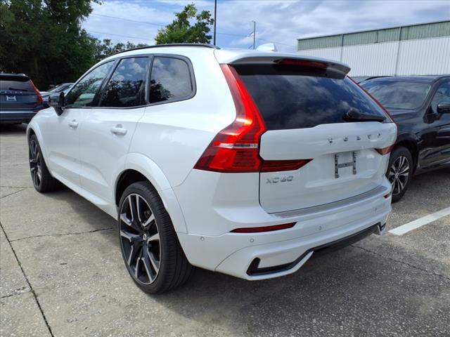 2022 Volvo XC60 B5 R-Design