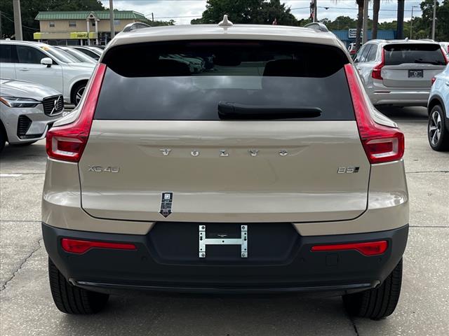 2025 Volvo XC40 B5 Plus Dark Theme
