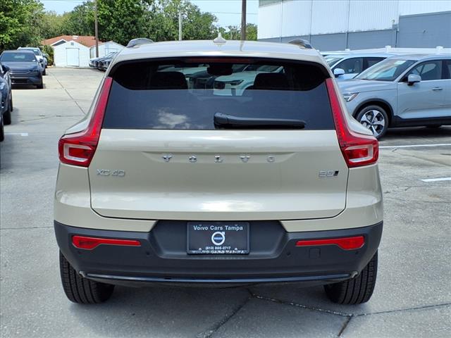 2025 Volvo XC40 B5 Plus Dark Theme