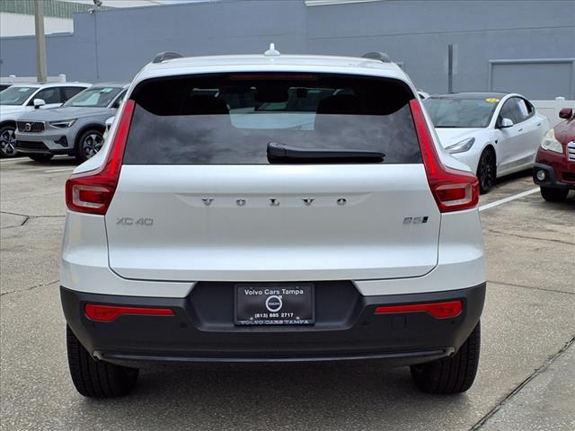 2025 Volvo XC40 B5 Plus Dark Theme