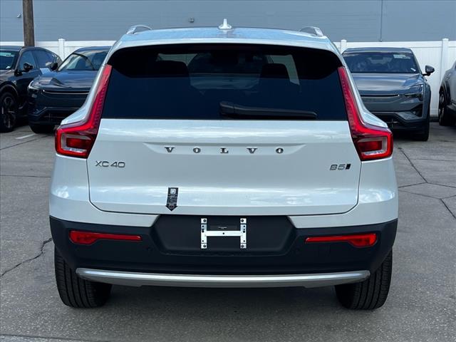 2025 Volvo XC40 B5 Plus Bright Theme