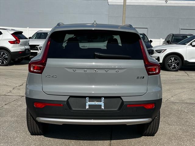 2025 Volvo XC40 B5 Ultra Bright Theme