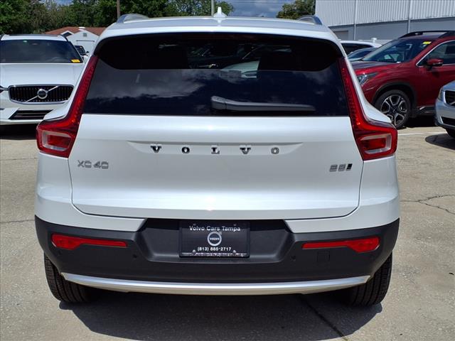 2025 Volvo XC40 B5 Ultra Bright Theme