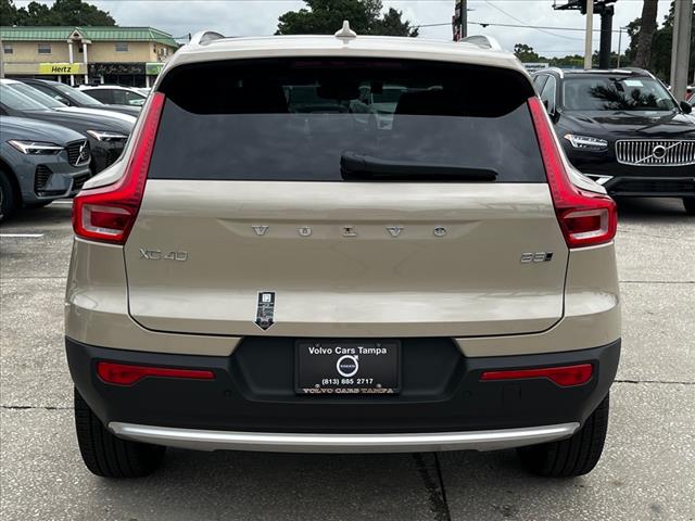 2025 Volvo XC40 B5 Ultra Bright Theme
