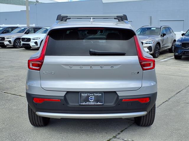 2025 Volvo XC40 B5 Ultra Bright Theme
