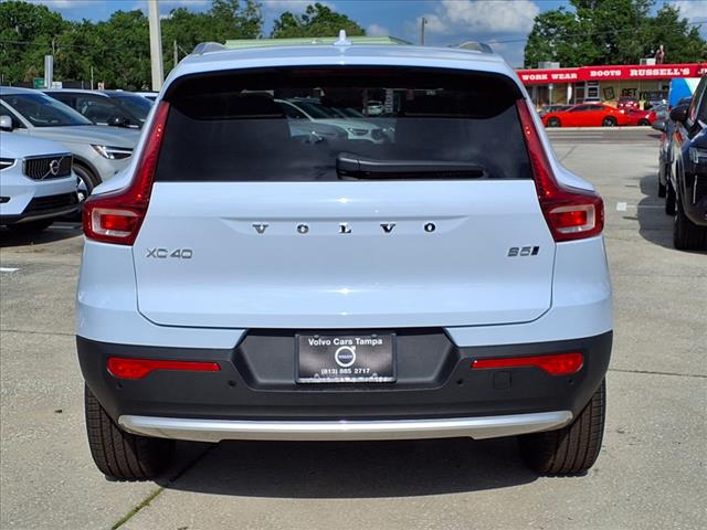 2025 Volvo XC40 B5 Ultra Bright Theme