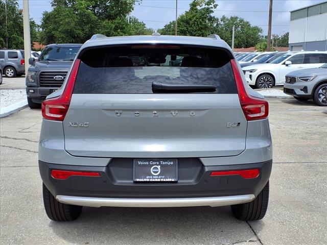 2025 Volvo XC40 B5 Core Bright Theme