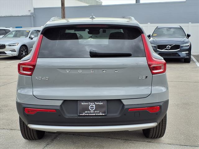 2025 Volvo XC40 B5 Core Bright Theme