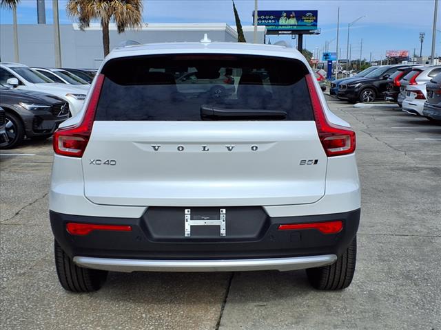 2025 Volvo XC40 B5 Core Bright Theme