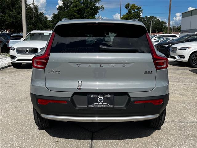 2025 Volvo XC40 B5 Core Bright Theme
