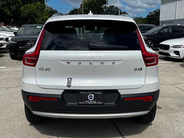 2025 Volvo XC40 B5 Core Bright Theme