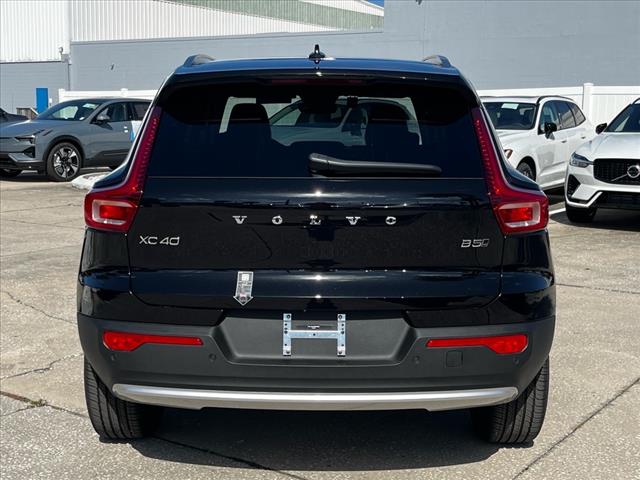 2025 Volvo XC40 B5 Core Bright Theme