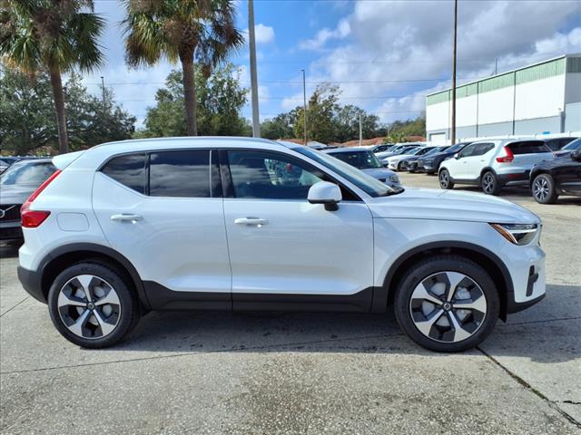 2025 Volvo XC40 B5 Core Bright Theme