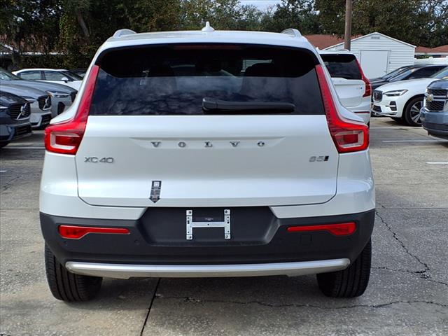 2025 Volvo XC40 B5 Core Bright Theme