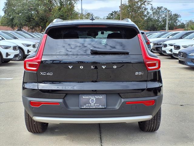 2025 Volvo XC40 B5 Core Bright Theme