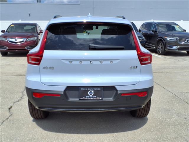 2025 Volvo XC40 B5 Ultra Dark Theme