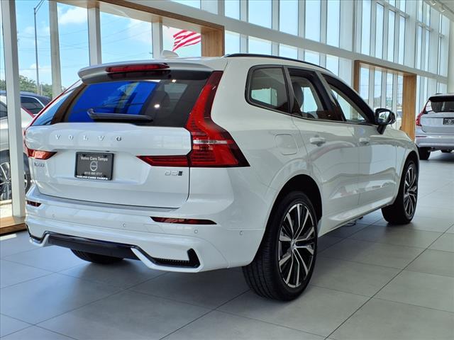 2025 Volvo XC60 B5 Plus Dark Theme