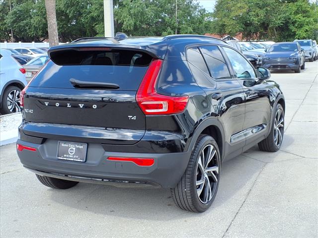 2022 Volvo XC40 T4 R-Design