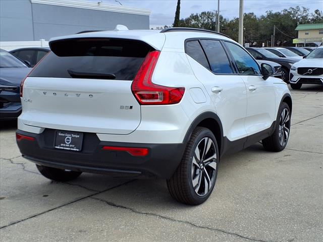 2025 Volvo XC40 B5 Plus Dark Theme