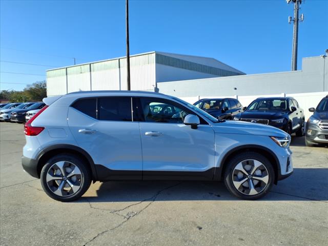 2025 Volvo XC40 B5 Plus Bright Theme