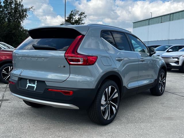 2025 Volvo XC40 B5 Plus Bright Theme