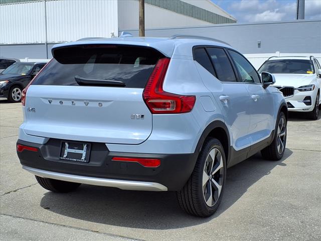 2025 Volvo XC40 B5 Plus Bright Theme
