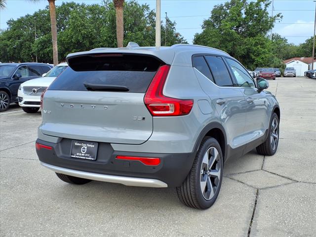 2025 Volvo XC40 B5 Plus Bright Theme