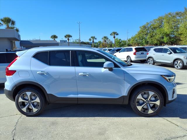 2025 Volvo XC40 B5 Plus Bright Theme
