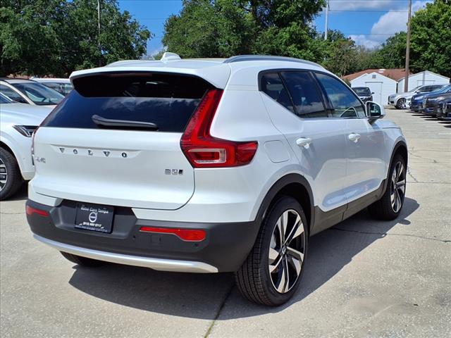 2025 Volvo XC40 B5 Ultra Bright Theme