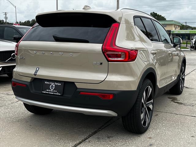 2025 Volvo XC40 B5 Ultra Bright Theme