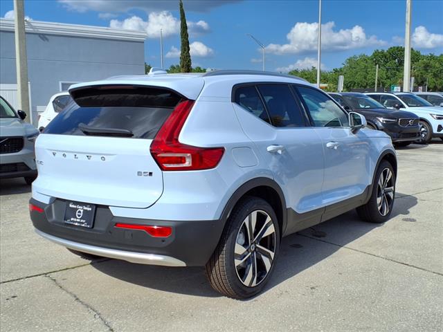 2025 Volvo XC40 B5 Ultra Bright Theme
